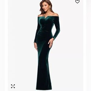 Xscape Elegant velvet Navy off shoulder Maxi Dress size 6 New with tag